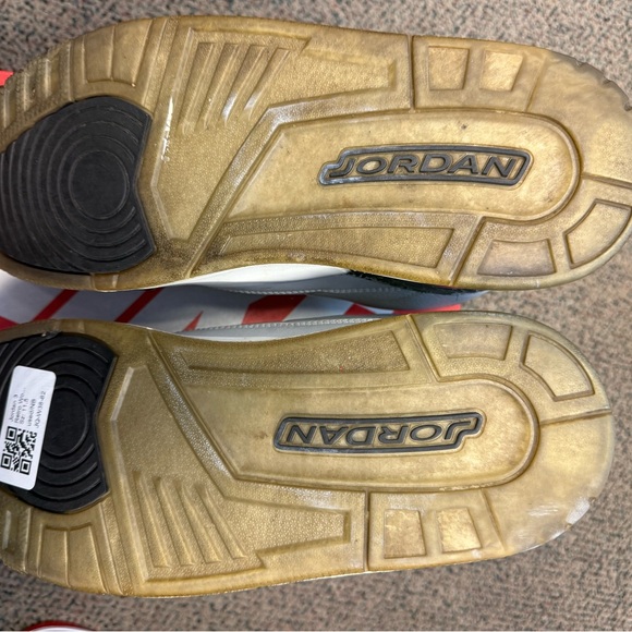 Jordan 3 Wolf Gray - and Black Sneakers - Picture 5 of 9